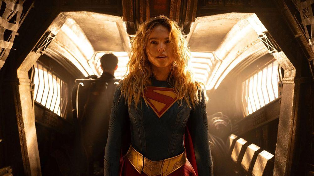 Crítica | SuperGirl de Milly Alcock carrega o peso de Krypton e o roteiro nas costas 